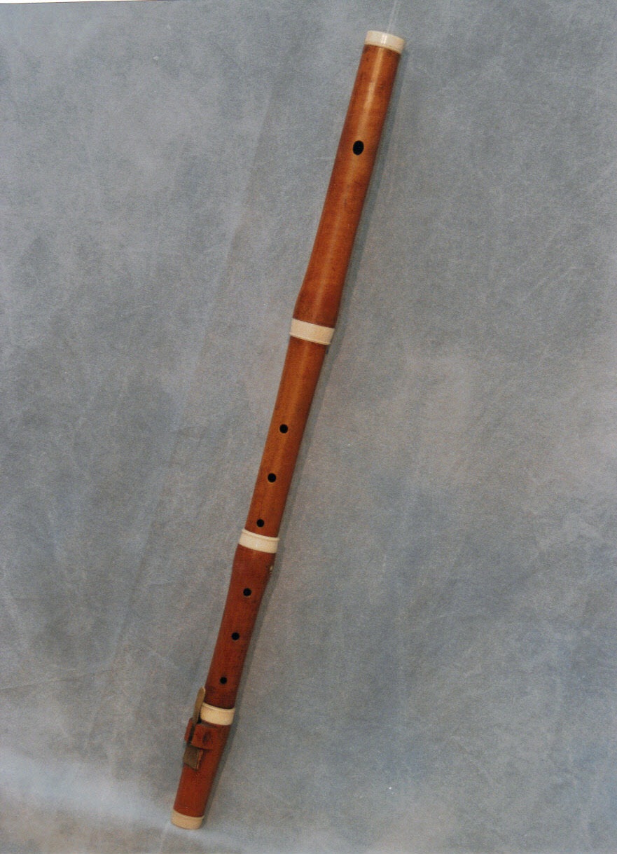 Flauto Bastone Tagliato In Re E Discendente Al Re Di Probabile Manifattura Coselschi Di Siena Costruito Tra La Fine Del 700 Ed Il Primo Decennio Dell 800 Conico Due Pezzi In Legno Di Bosso Lavorato A Forma Di Canna Di Bambu Piu Piede Di Restauro E Tappo